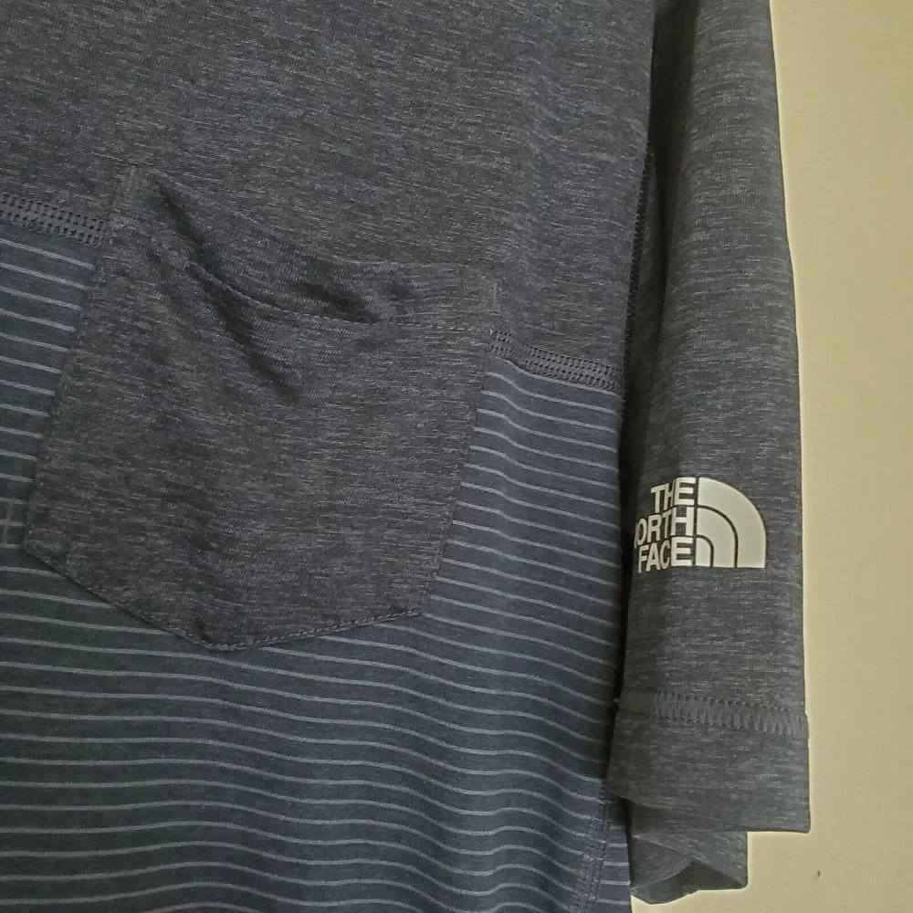 The North Face Men's M Crag Crew FlashDry W/ Pocket Short‎ Sleeve Blue Stripes